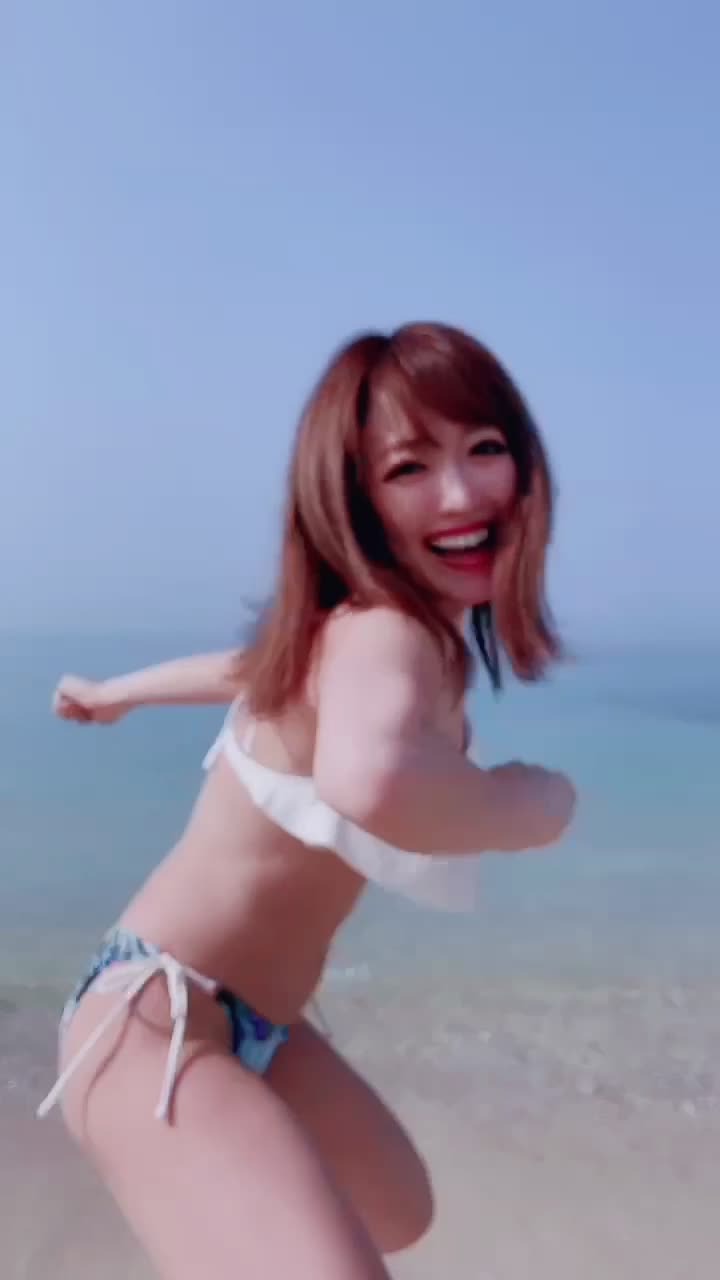 【ビキニギャルのセクシーダンス】#沖縄#やりらふぃー #bikini#bikinigirl#EGOIST#おっさん走り#水着#エゴイスト