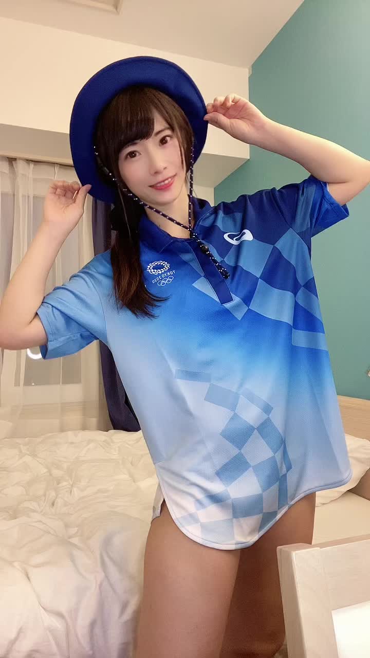 【美脚コスプレ美女のパンチラ！】【天津いちは】#hey #tokyo2020 #olympics