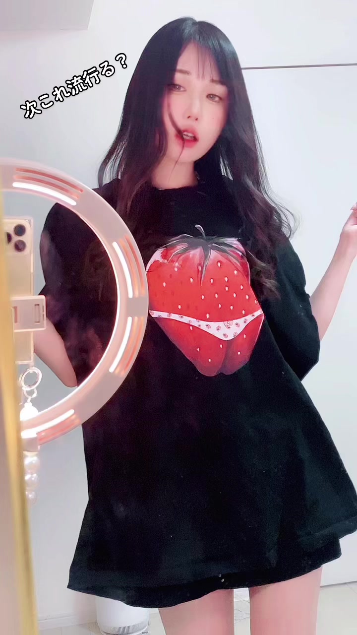 【稲森美優】いちごがイチゴぱんつ履いてるTシャツです#コールドホワイト