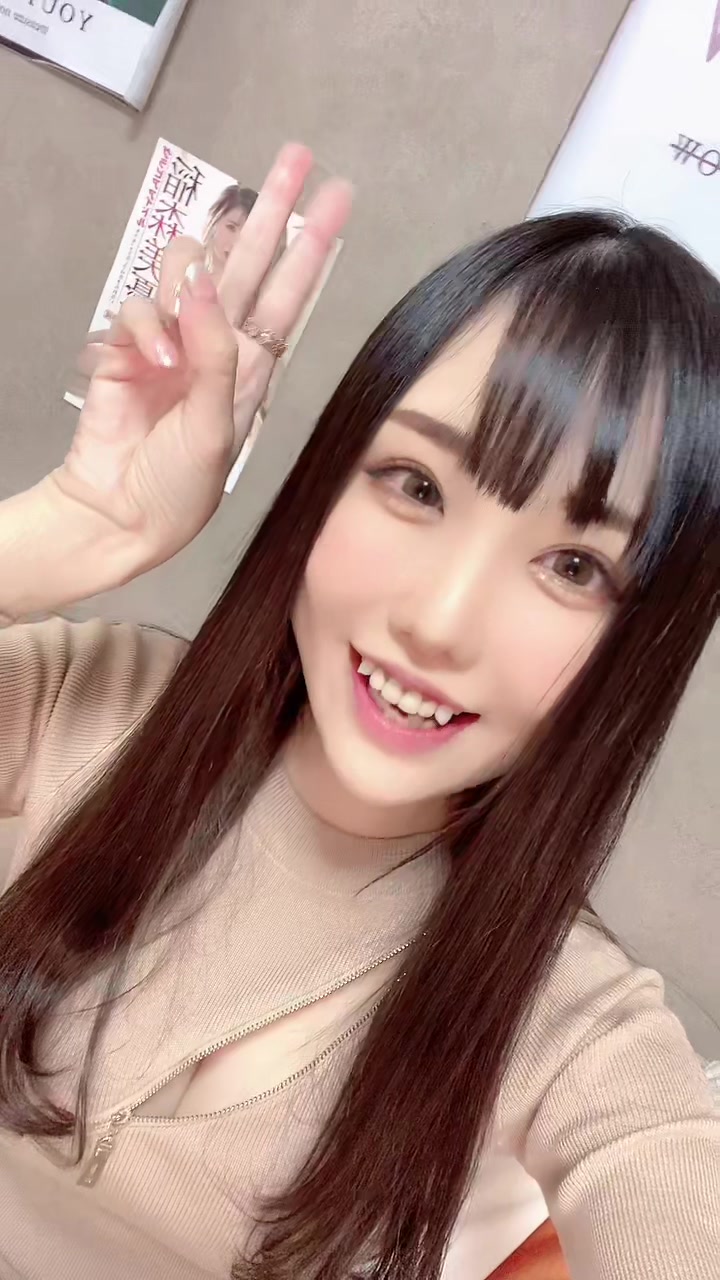 【激カワ！】【稲森美優】ツイキャスやるよー！おいで〜！8時から！競泳水着にもなっちゃうかも？！