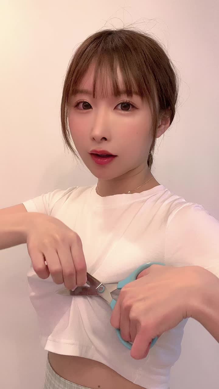 【巨乳美女】【うんぱい】透けて見えた？！