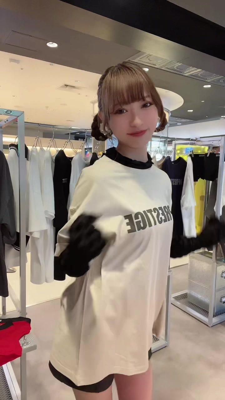 【洋服店でS級美女ダンス！】【流川夕】