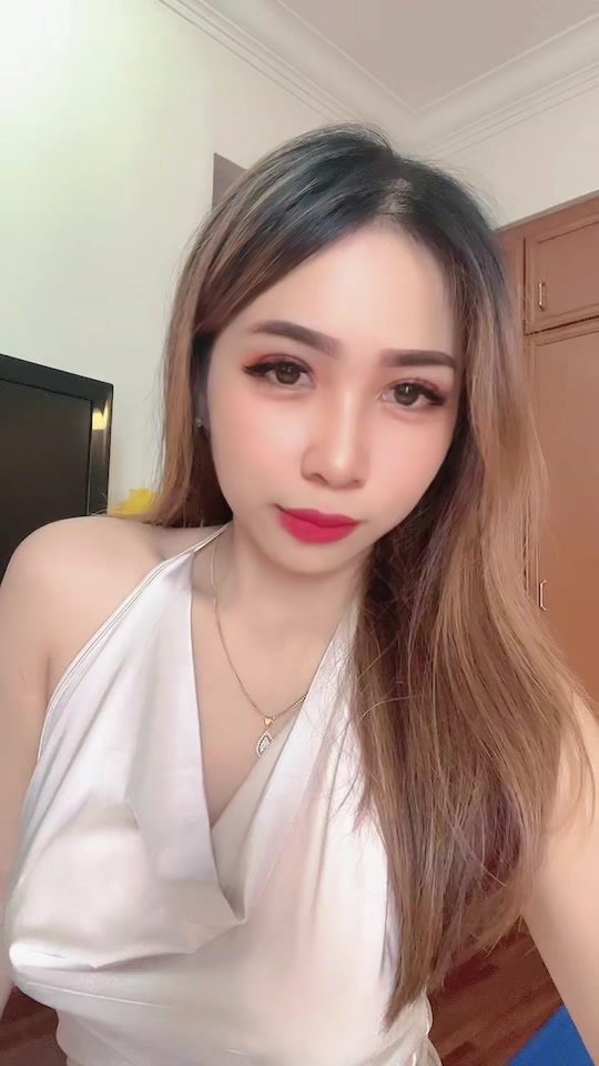 【白ドレスがよく似合う美女！】【Caroline】Lagi tamvan bukan lagi syantikkk 🤣🤣🤣 シ シ゚viral viraltiktok🖤シ゚☆♡