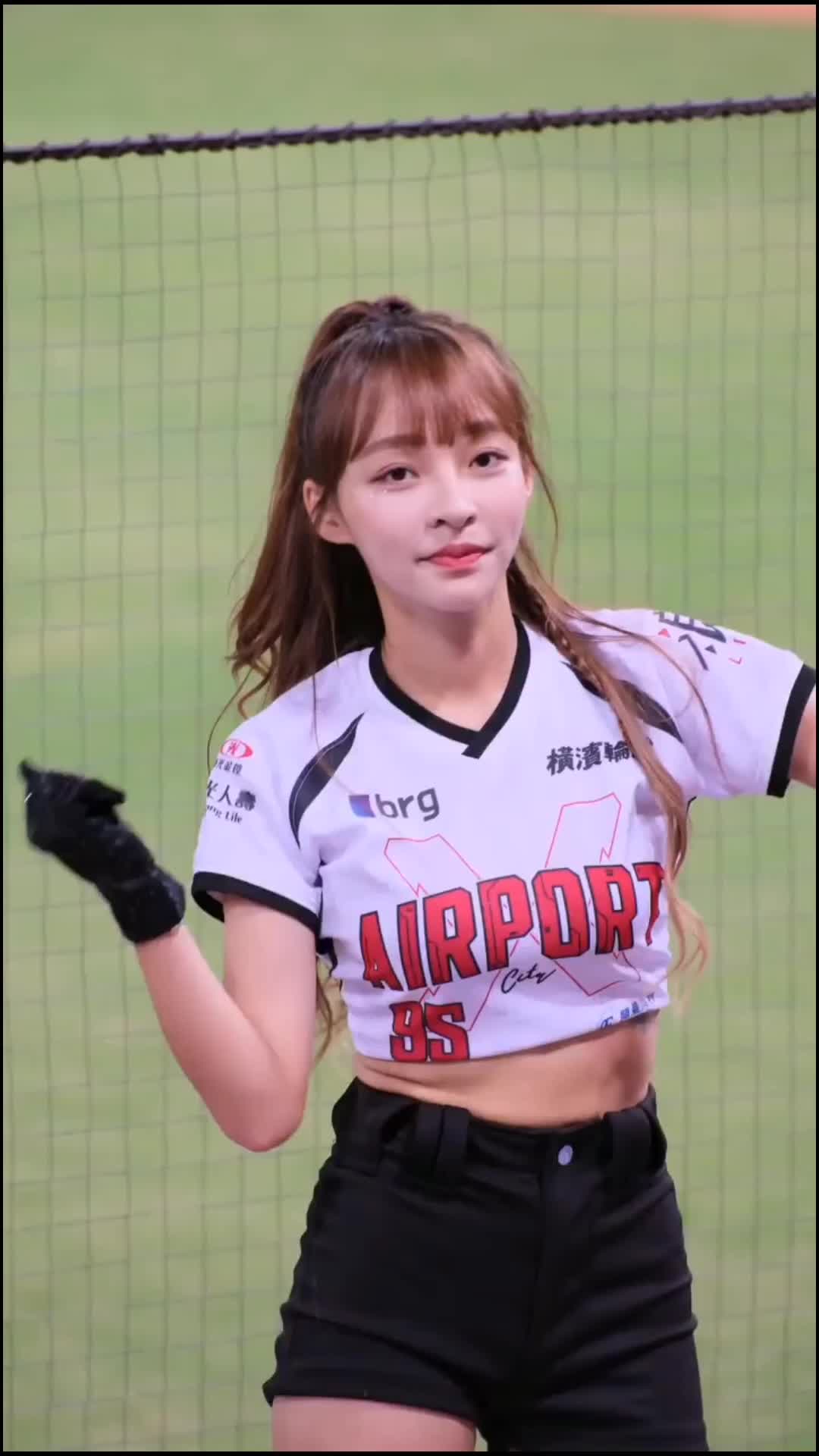 【めちゃめちゃ可愛い乳揺れダンス！】#チアリーダー #美人 #可愛すぎる #韓国プロ野球 #可愛 #プロ野球 #キツネダンス #K-pop #韓国チア #可愛すぎる #美人が来た #可愛い女の子 #綺麗 #韓国ファッション #韓国 