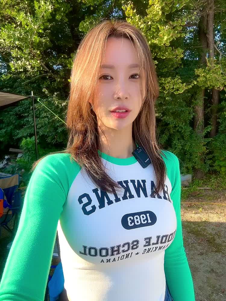 【ウェットスーツ美女の自撮り！】화창한날💕 . . . . . . #티니위미캠핑 #캠핑 #camping #여성 #여성캠퍼 #미즈캠퍼 #부부캠퍼 #가족캠핑 #감성캠핑 #추천 #추천영상 