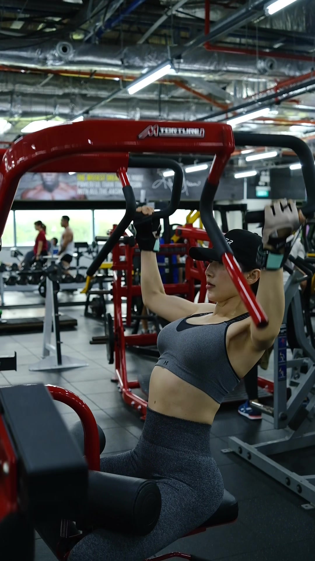 【がっつりトレーニングしてる筋トレ美女】#gymmotivation #fitcheck #fitgirl #gymlife #singapore