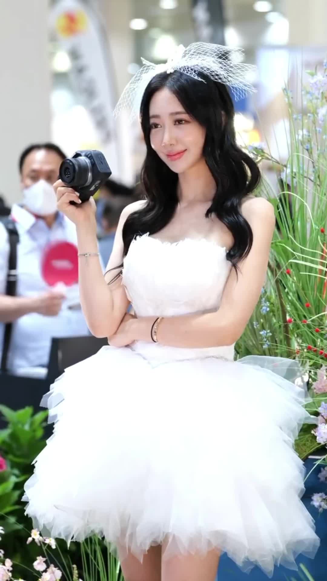 【ウェディングドレスのS級美女】◇ Canon EOS 90D กล้อง DSLR - ประกันศูนย์ ใหม่ เพียง ฿80,873.00 - 109,673.00! #UnlimitedHPInk 