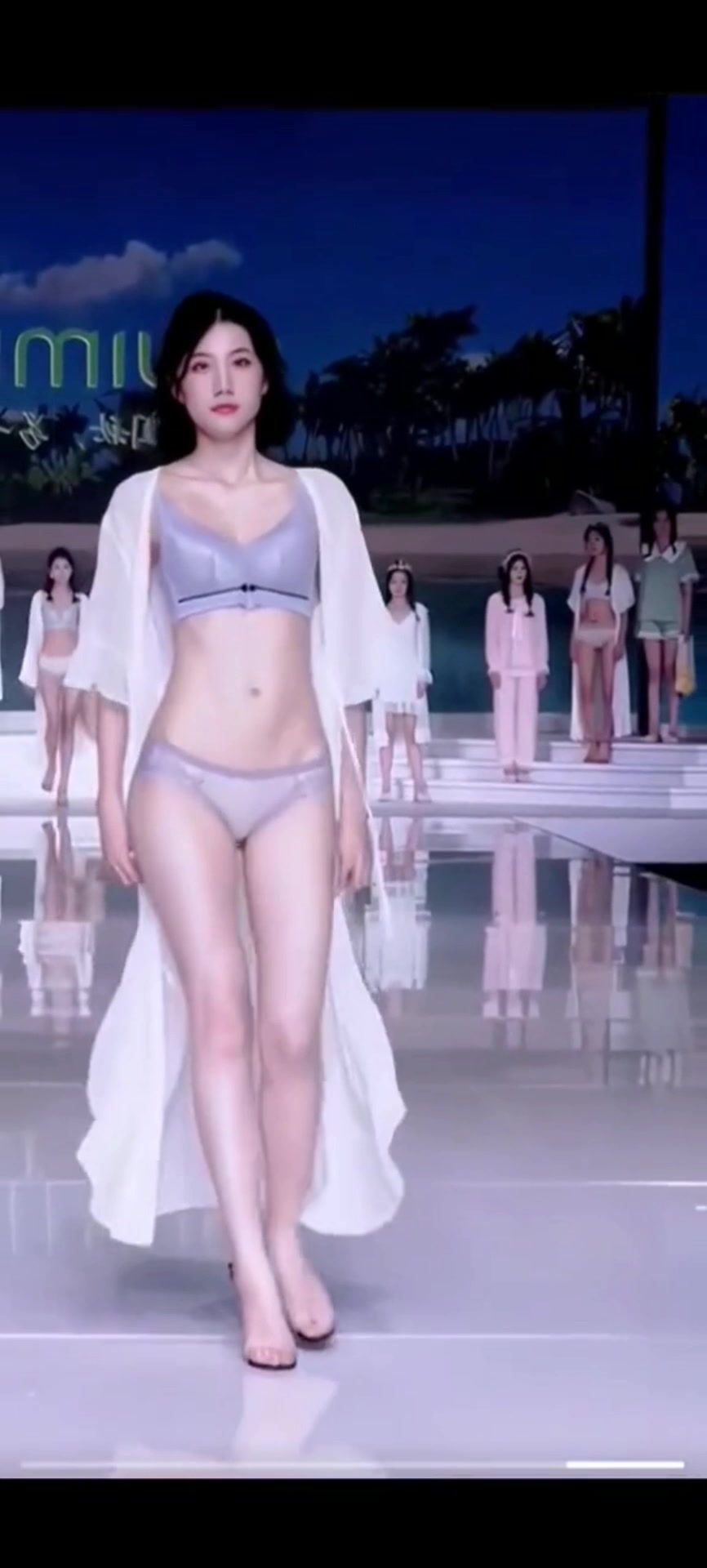 【ランジェリー下着姿でスタイル抜群な色白美白のランウェイモデル美女！】#chinese #chinesewomen #beauty #model #swimsuit 