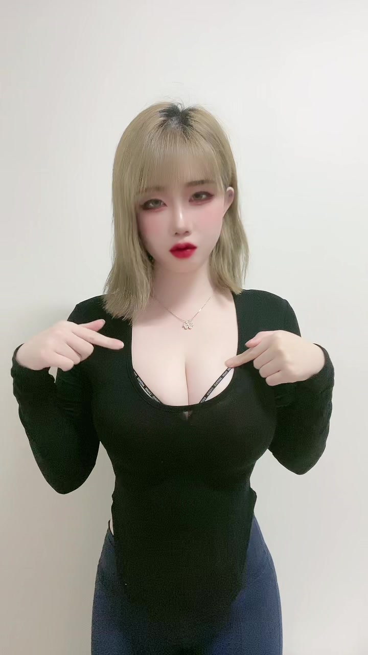 【巨乳おっぱいを押して乳揺れさせちゃう色白美女】 #추천떠라 