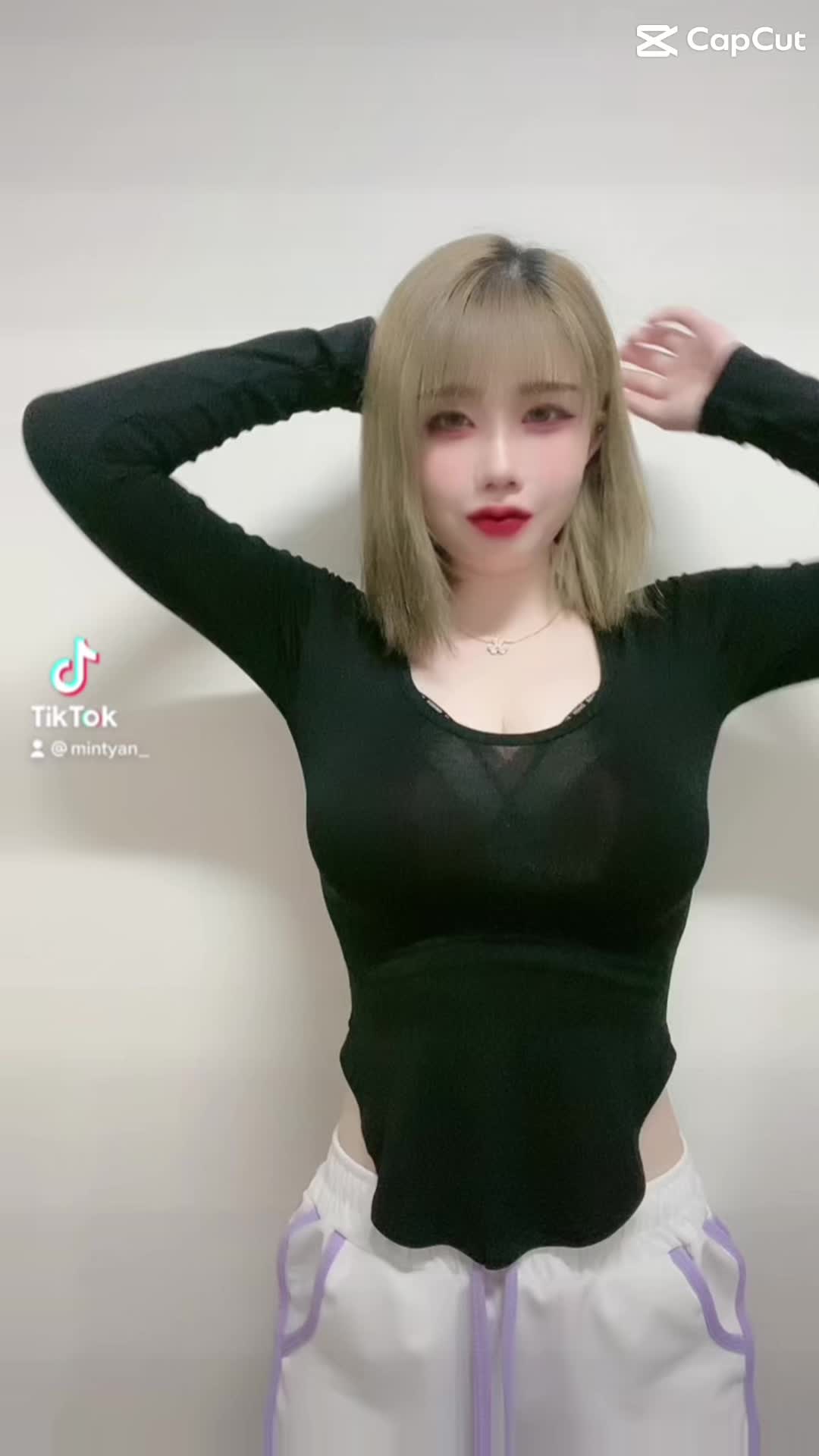 【おっぱいで誘惑してくる乳揺れ巨乳美女！】#제로투 #추천떠라얍 