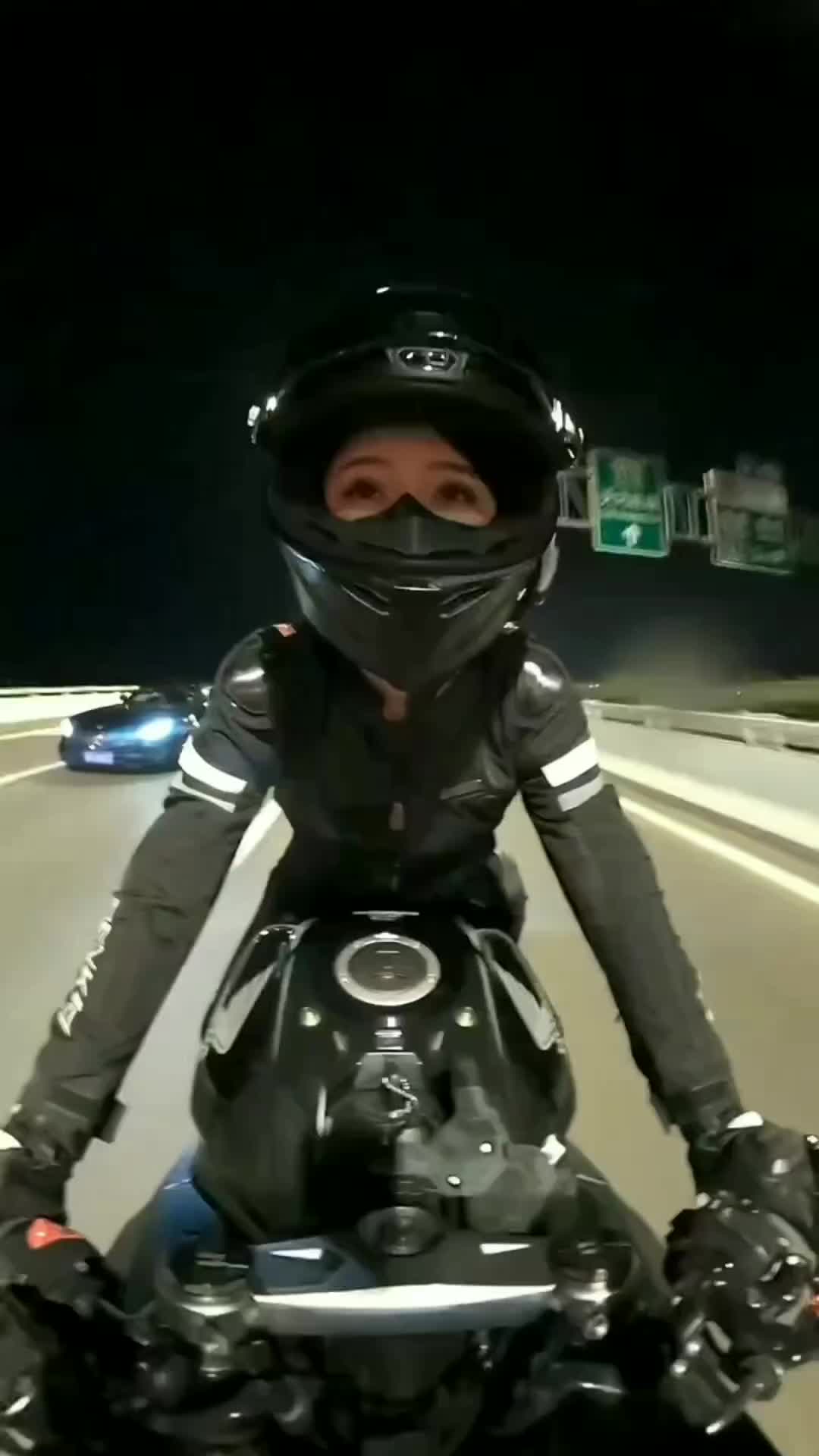 【バイクにまたがる美女】보드타러 가지용~^^#일상 