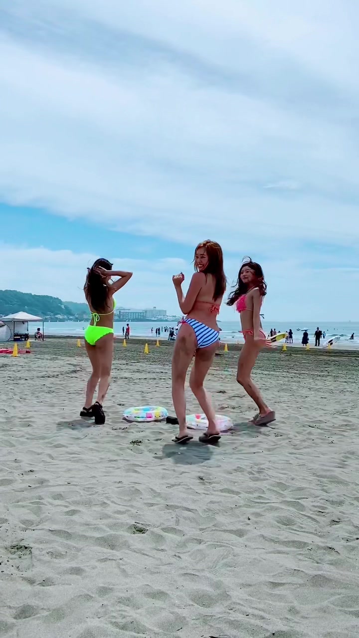 【ビキニ美女！】#ビーチ #beach で #お尻フリフリダンス で #椅子取りゲーム #cyberjapan #サイバージャパン #cyberjapandancers 