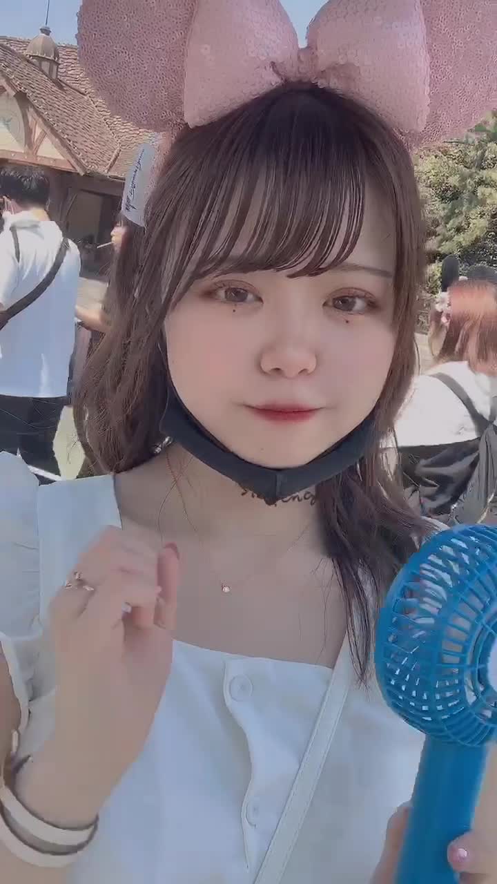 【カチューシャ付けてディズニーランドを楽しむ美少女！】【くるみん】途中からフリ覚えてない☺️デズニ楽しかった🏰✨ #ディズニー #この夏の過ごし方 #目線ショット #顔丸い