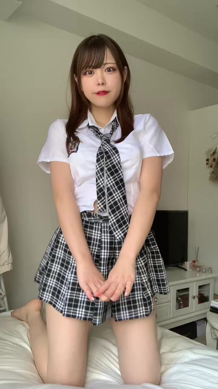 【制服JK美少女の腰振り！】【くるみん】生理前で爆食してむちむちに戻りそう #チャック間に合わなかった #jk #fryp