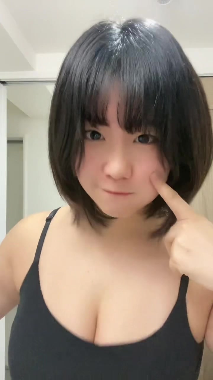 【巨乳おっぱいを揺らす谷間女子】凄い！ #グラビア #可愛い 