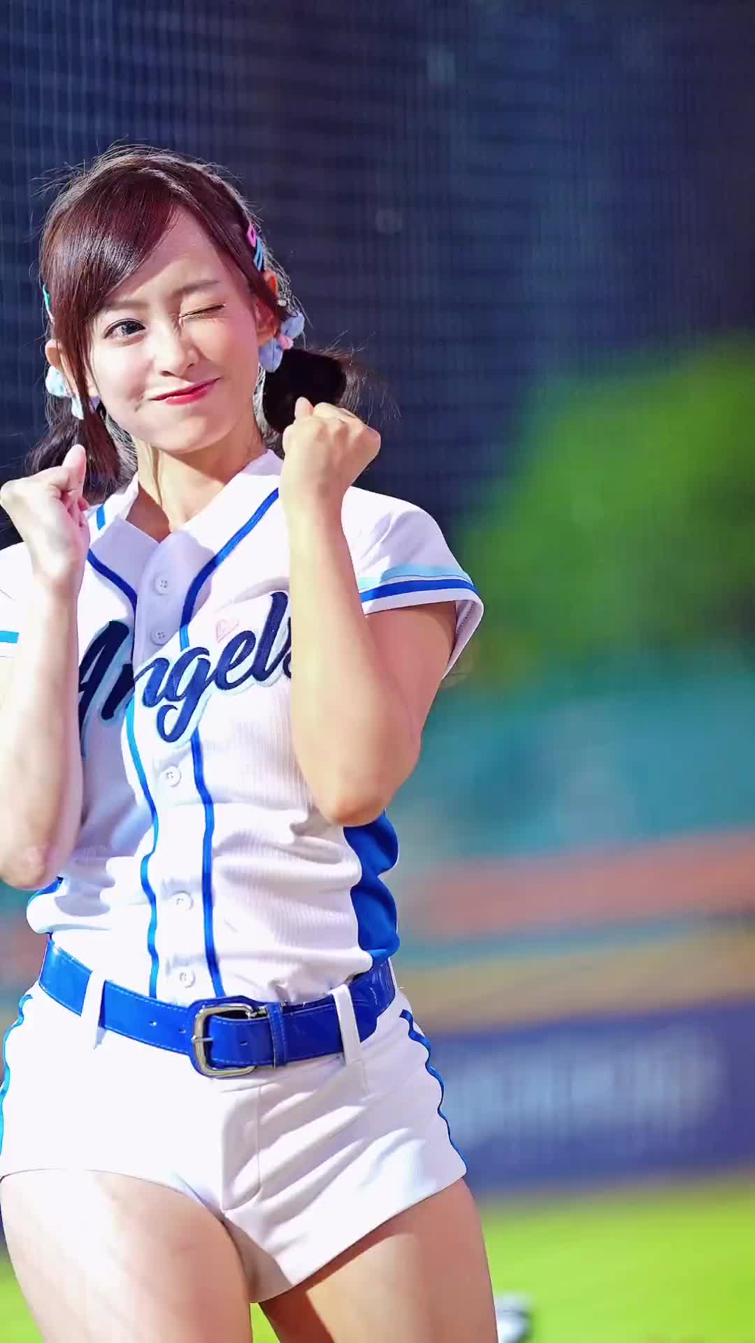 【超短いホットパンツタイルな激カワ美人な台湾チアリーダー！】#Fubon #fubonangels #angels #丹丹 #タンタン #evelyn #魅力的な女性 #野球